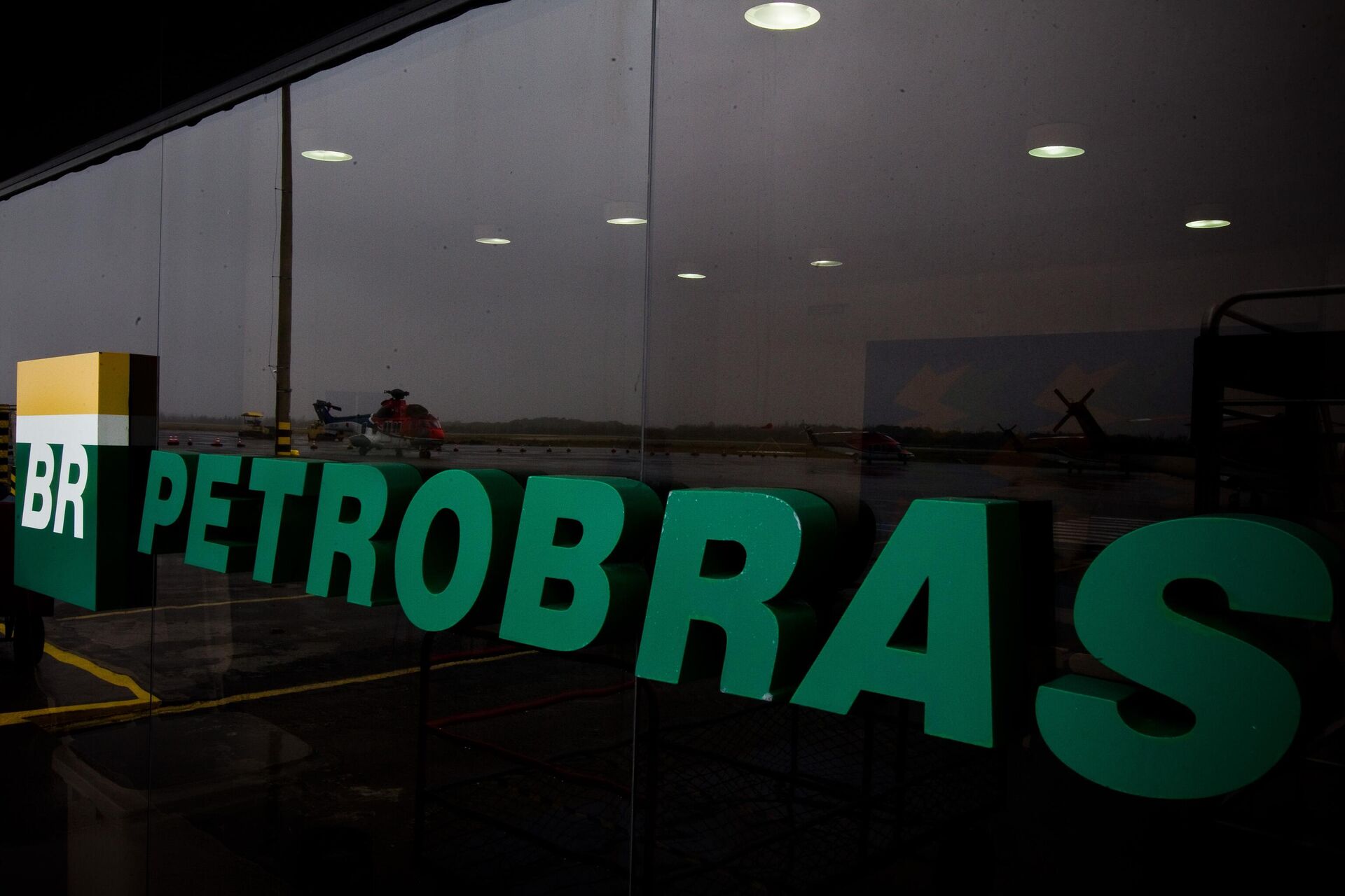 Logotipo da Petrobras no Aeroporto Internacional de Cabo Frio - Sputnik Brasil, 1920, 01.05.2022