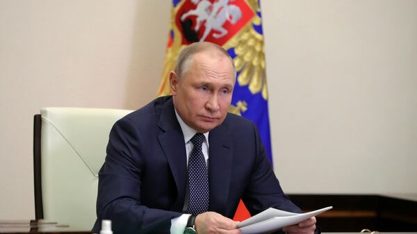 Vladimir Putin, presidente da Rússia, em reunião remota sobre a indústria de aviação russa, 31 de março de 2022 - Sputnik Brasil