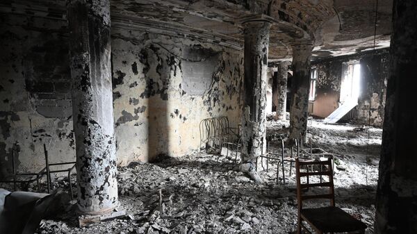 Interior do prédio do Teatro de Drama de Mariupol, explodido após retirada de militantes do Batalhão Azov de Mariupol (foto de arquivo) - Sputnik Brasil