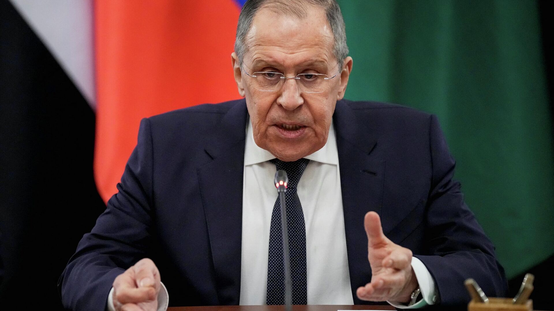O ministro das Relações Exteriores da Rússia, Sergei Lavrov, fala durante suas conversas com representantes das nações da Liga Árabe, em Moscou, Rússia, em 4 de abril de 2022 - Sputnik Brasil, 1920, 04.04.2022