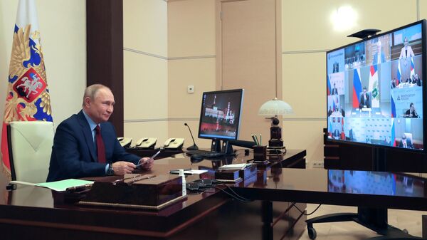 Presidente russo, Vladimir Putin, realiza reunião em formato de videoconferência sobre desenvolvimento do setor agroindustrial, Moscou, 5 de abril de 2022 - Sputnik Brasil