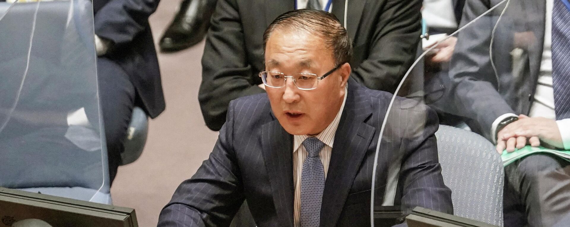 Embaixador da China na Organização das Nações Unidas (ONU), Zhang Jun, em sessão no Conselho de Segurança da organização no dia 25 de março de 2022. - Sputnik Brasil, 1920, 05.04.2022