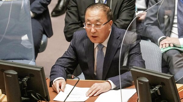Embaixador da China na Organização das Nações Unidas (ONU), Zhang Jun, em sessão no Conselho de Segurança da organização no dia 25 de março de 2022. - Sputnik Brasil