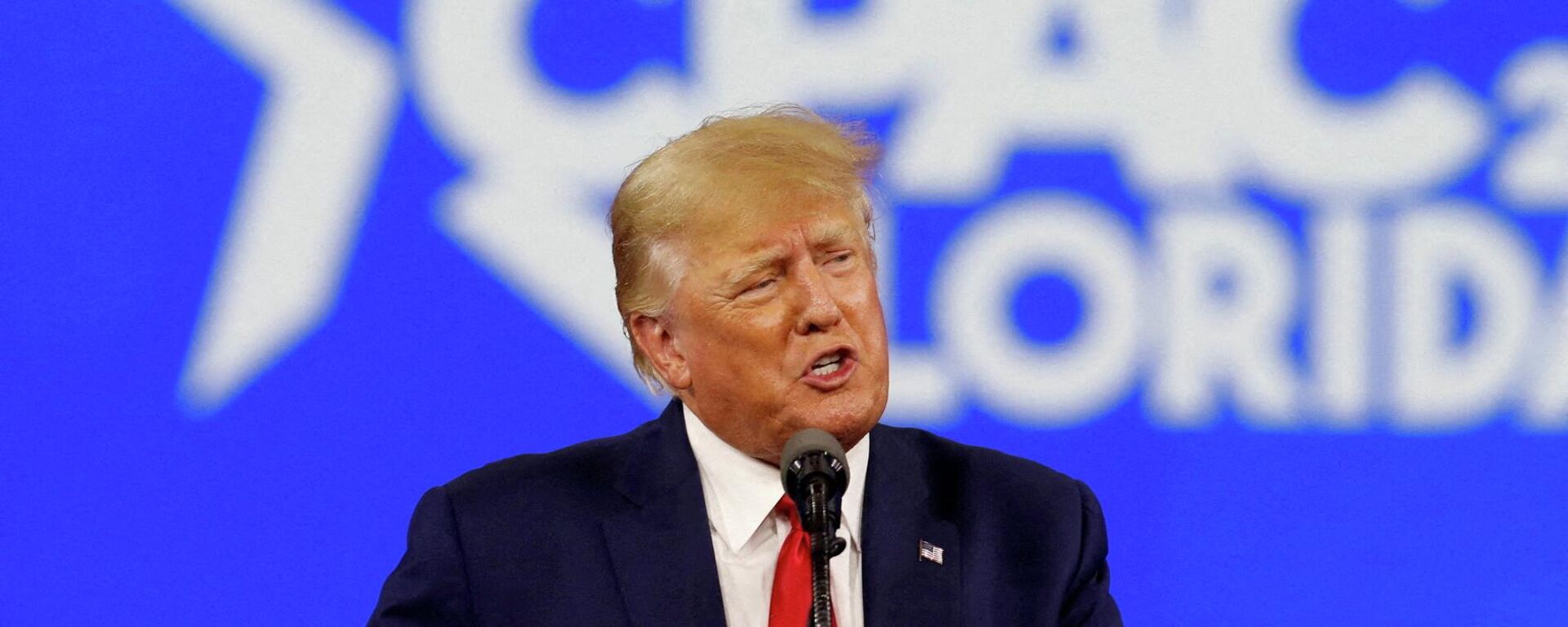 Em Orlando, no estado norte-americano da Flórida, o ex-presidente dos EUA, Donald Trump, fala durante a Conferência sobre a Ação Política Conservadora (CPAC, na sigla em inglês), em 26 de fevereiro de 2022 - Sputnik Brasil, 1920, 10.04.2022