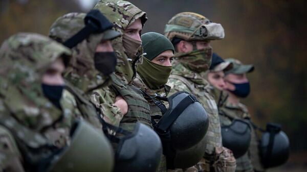 Soldados ucranianos durante treinamento, em 30 de outubro de 2020, em Zolochiv, na Ucrânia. - Sputnik Brasil