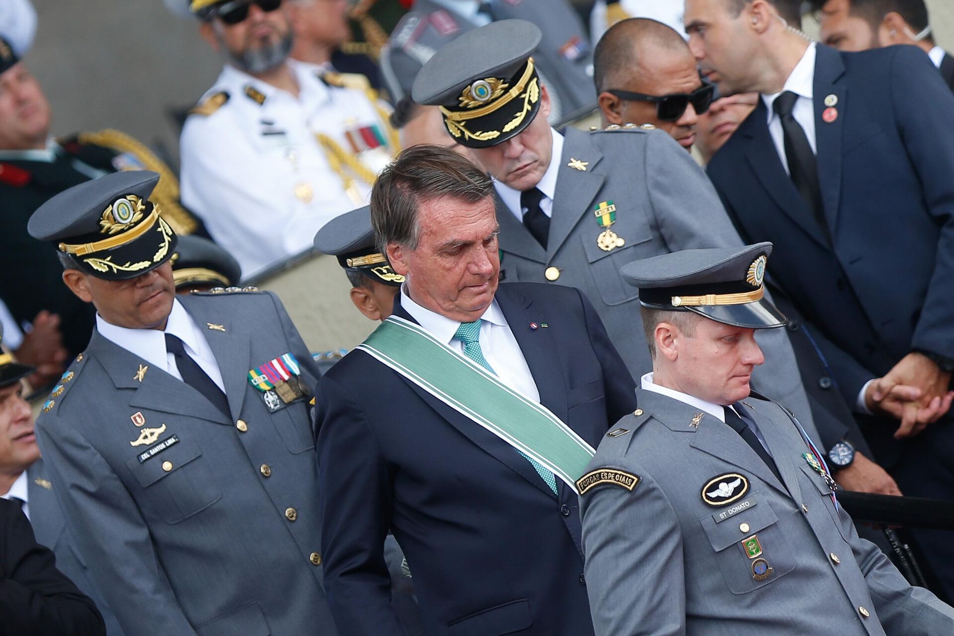 O presidente Jair Bolsonaro (PL) participa de cerimônia do Dia do Exército, com a Imposição da Ordem do Mérito Militar e da Medalha Exército Brasileiro, em Brasília, DF, 19 de abril de 2022  - Sputnik Brasil, 1920, 19.04.2022