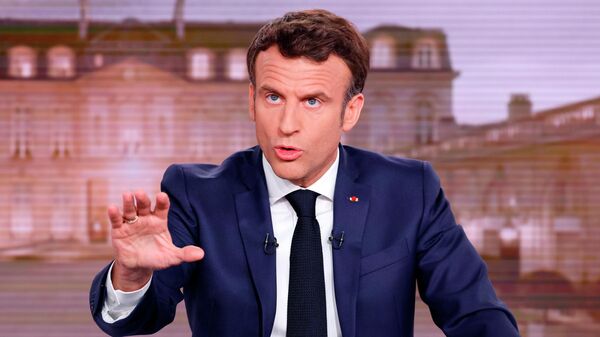 Presidente francês, Emmanuel Macron, no noticiário do canal de TV TF1, 13 de abril de 2022 - Sputnik Brasil