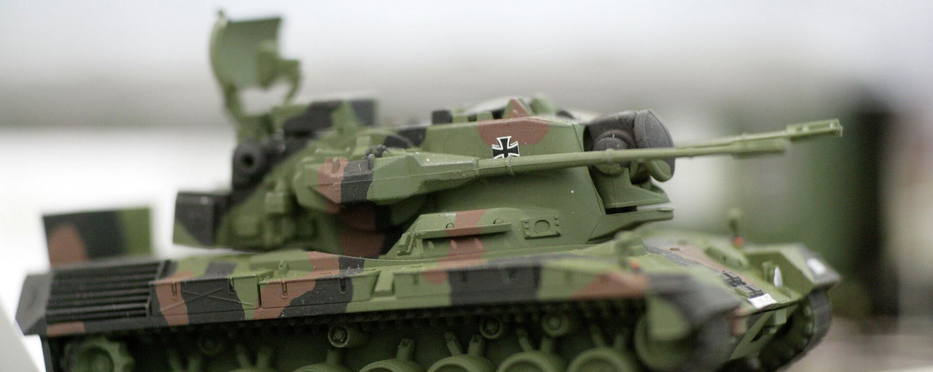 Réplica do tanque Flakpanzer Gepard em escala 1:87 exposta em uma feira de brinquedos de Nuremberg, em 2 de fevereiro de 2007. - Sputnik Brasil, 1920, 29.04.2022
