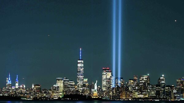 Homenagem em forma de feixes de luz ao 20º aniversário dos ataques terroristas do 11 de setembro de 2001 em Nova York, EUA, 11 de setembro de 2021 - Sputnik Brasil