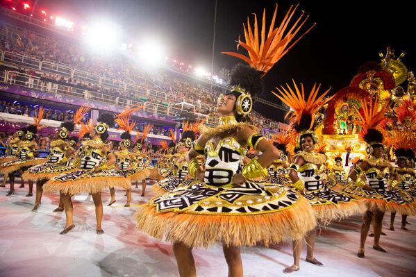 Ala do Salgueiro durante desfile das campeãs na Sapucaí, no Carnaval do Rio de Janeiro, 1º de maio de 2022 - Sputnik Brasil