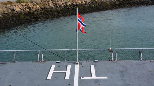 Bandeira da Noruega plantada em fragata HNoMS Thor Heyerdahl (F-314) atracada em Brest, França, 5 de agosto de 2019, durante manobras navais - Sputnik Brasil