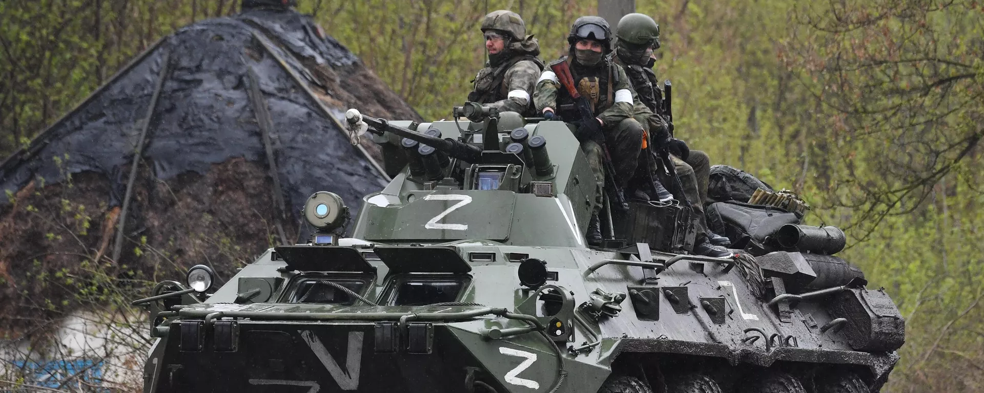 Veículo militar BTR-82A do Exército russo na fronteira com a Ucrânia - Sputnik Brasil, 1920, 12.04.2025