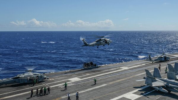 Esta foto de folheto da Marinha dos EUA obtida em 30 de junho de 2014 mostra um helicóptero MH-60R Sea Hawk atribuído ao Blue Hawks of Helicopter Maritime Strike Squadron (HSM)78 em 25 de junho de 2014 - Sputnik Brasil