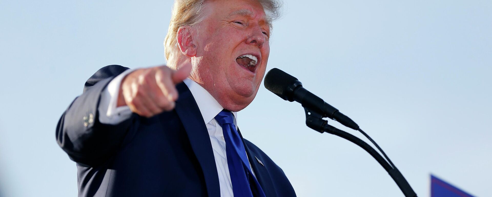 Donald Trump, ex-presidente dos EUA (2017–2021), fala em comício na pista de corrida do condado de Delaware, nos EUA, em 23 de abril de 2022 - Sputnik Brasil, 1920, 21.02.2023