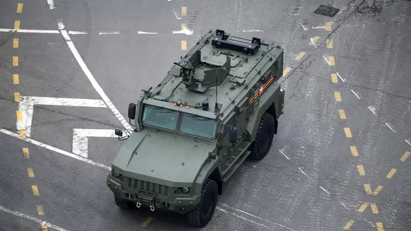 Veículo blindado universal Taifun-VDV com módulo de combate de controle remoto durante o desfile militar na Praça Vermelha de Moscou - Sputnik Brasil