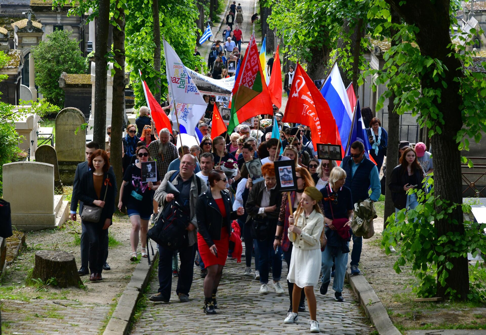 Participantes da ação Regimento Imortal em Paris, França, 8 de maio de 2022 - Sputnik Brasil, 1920, 09.05.2022