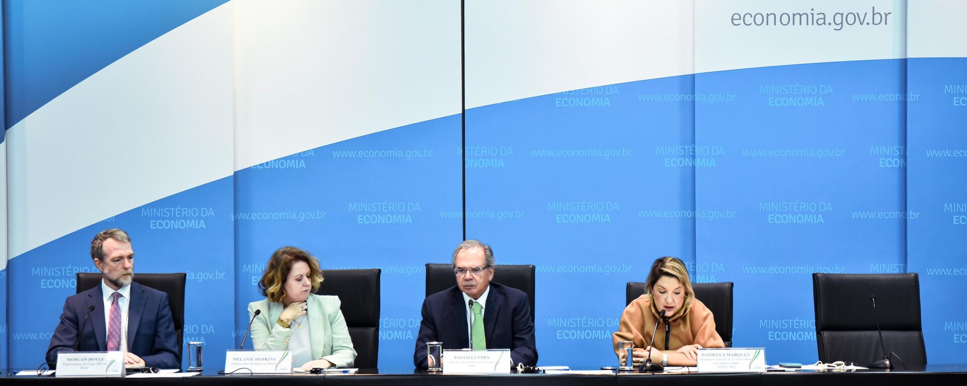 Ministro da Economia, Paulo Guedes, participa do lançamento da Plataforma digital Monitor de Investimentos, 9 de maio de 2022 - Sputnik Brasil, 1920, 30.09.2025