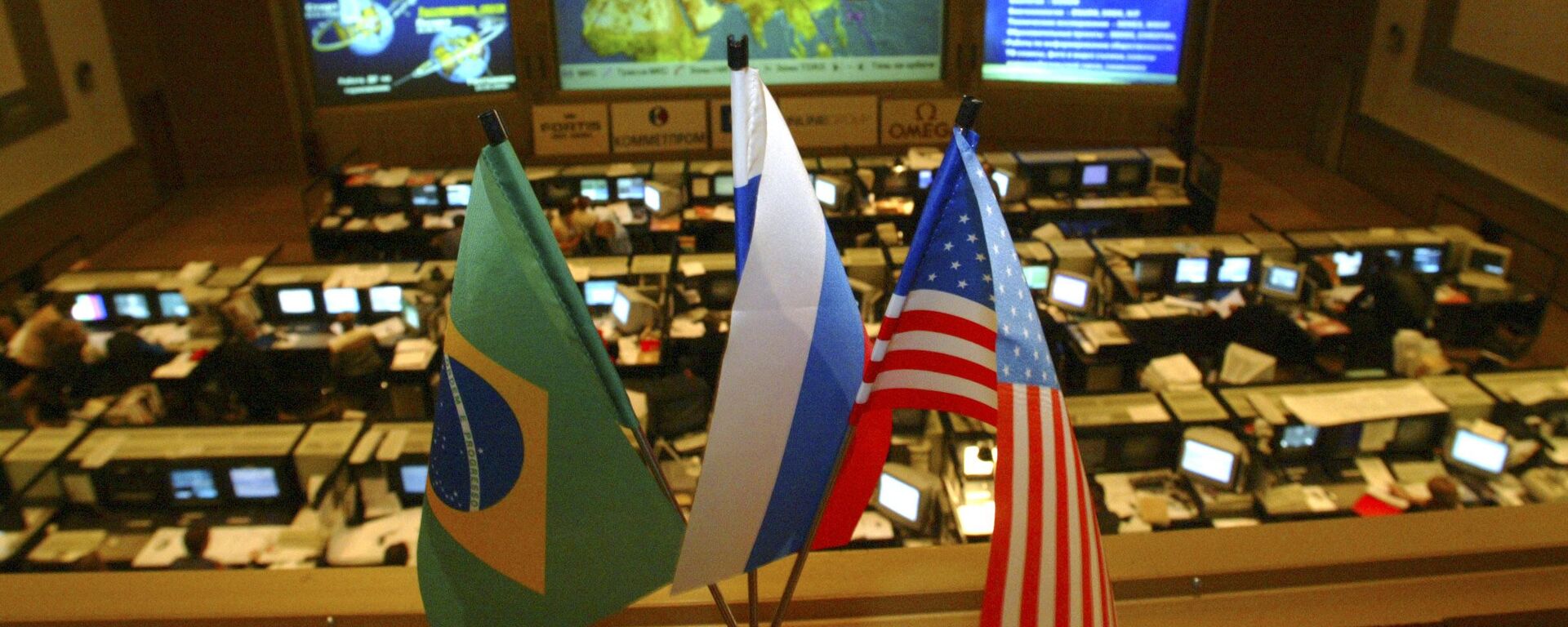 Bandeiras de Brasil, Rússia e EUA no Centro de Controle de Missão RKA da Agência Espacial Federal da Rússia, Roscosmos, na cidade de Koroliov, região de Moscou - Sputnik Brasil, 1920, 11.05.2022