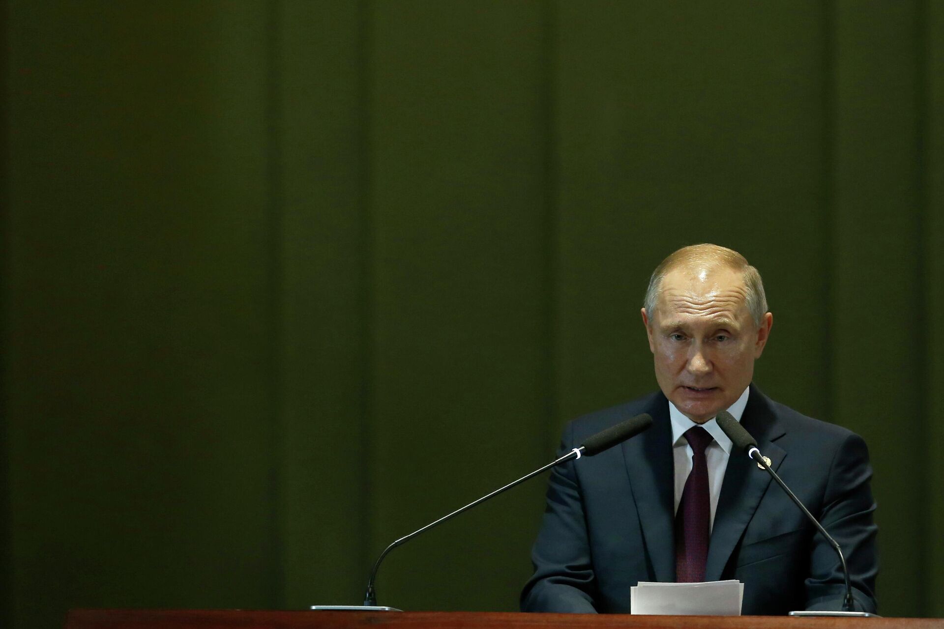 O presidente russo Vladimir Putin fala aos demais membros do BRICS, em 14 de novembro de 2019.  - Sputnik Brasil, 1920, 16.05.2022