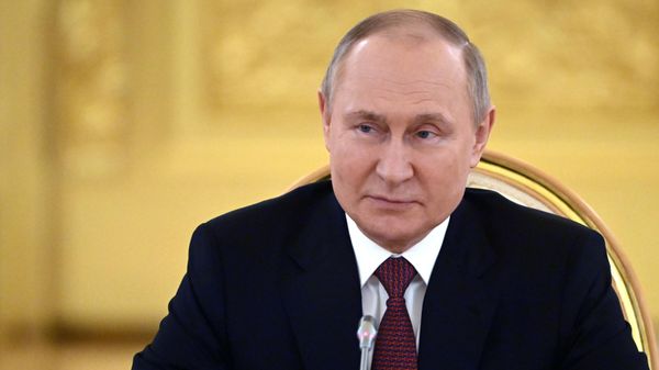 Vladimir Putin, presidente da Rússia, durante encontro com líderes dos Estados-membros da Organização do Tratado de Segurança Coletiva (CSTO, na sigla em inglês), 16 de maio de 2022 Vladimir Putin, presidente da Rússia, durante encontro com líderes dos Estados-membros da Organização do Tratado de Segurança Coletiva (CSTO, na sigla em inglês), 16 de maio de 2022 - Sputnik Brasil