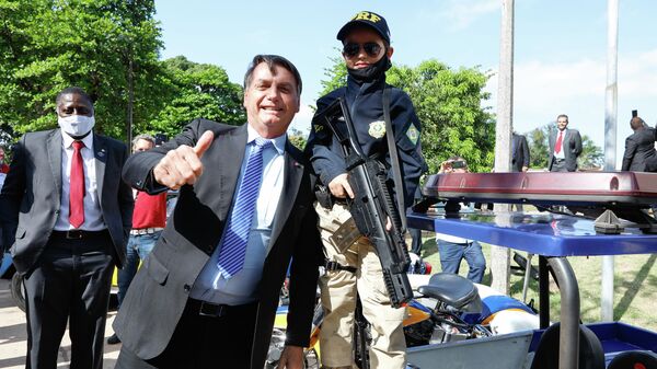 Presidente da República Jair Bolsonaro durante visita a grupo de policiais rodoviários federais (foto de arquivo) - Sputnik Brasil