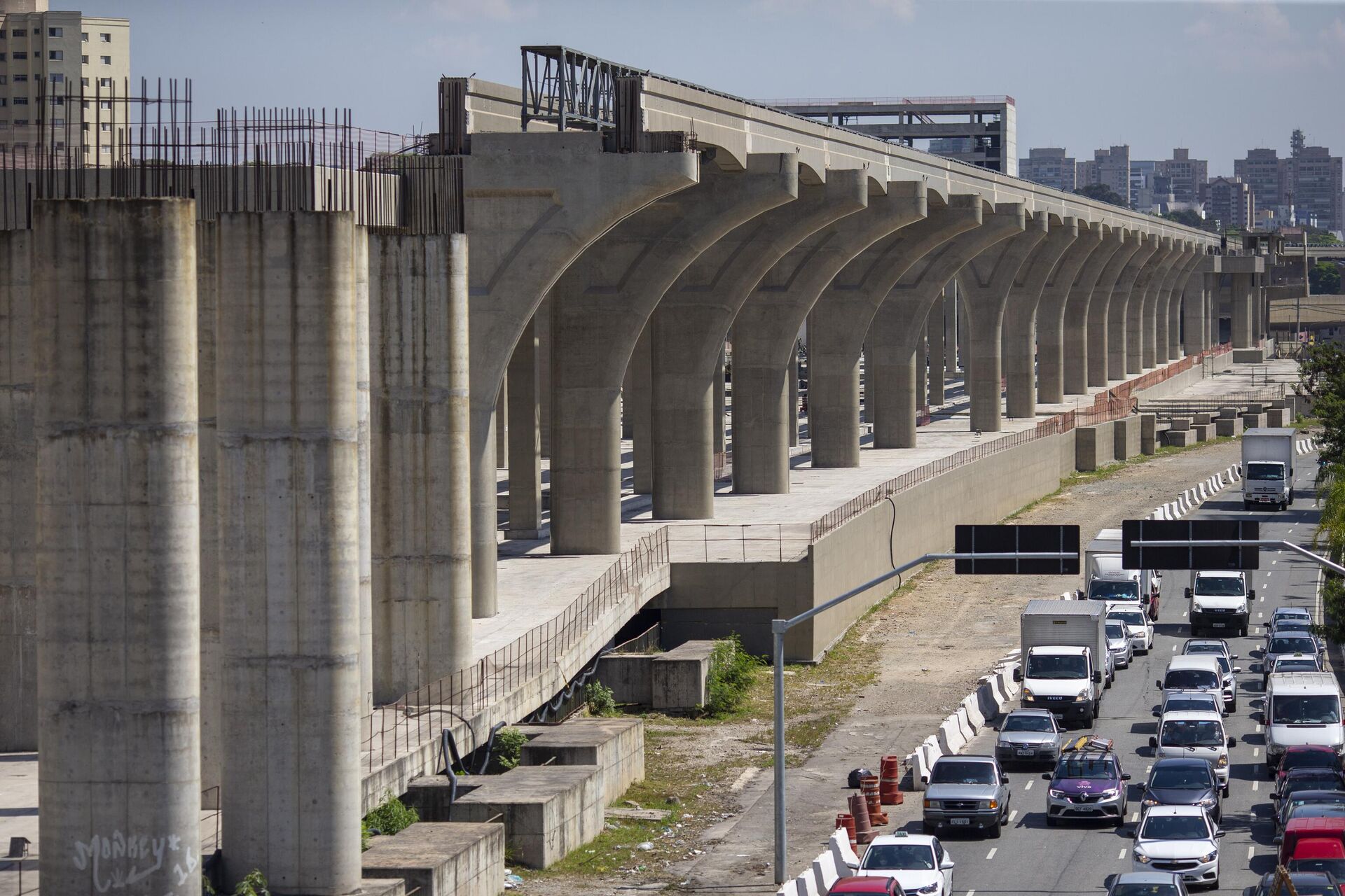 A obra inacabada do monotrilho da linha 17 do metrô, em construção desde 2012 na capital paulista, 3 de setembrod e 2021 - Sputnik Brasil, 1920, 20.05.2022