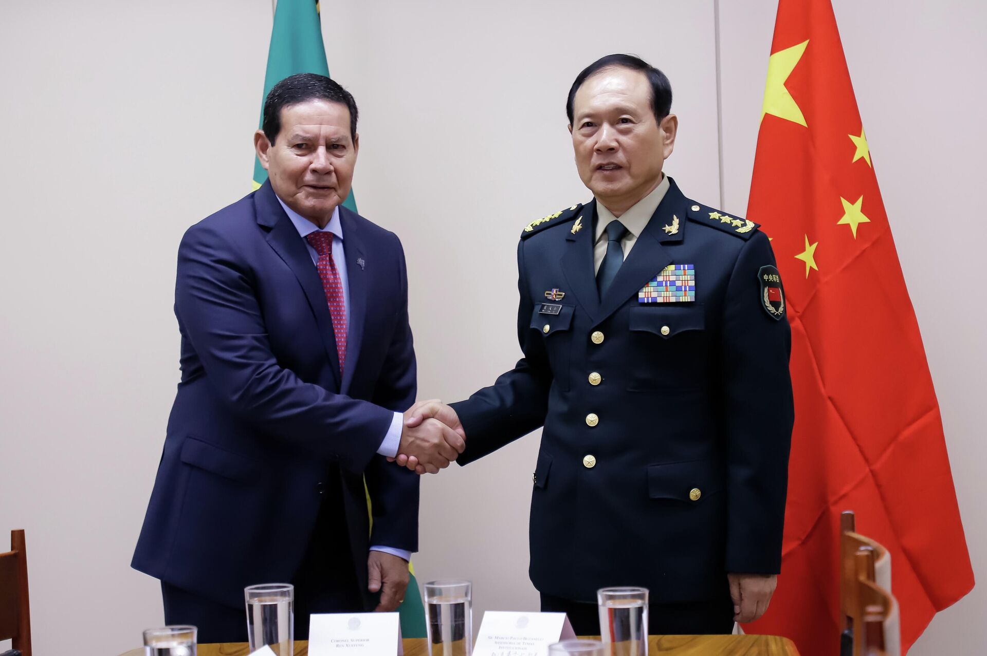 Vice-Presidente da República, Hamilton Mourão durante  Audiência com o Ministro da Defesa da China, General de Exército Wei Fenghe em 2019 - Sputnik Brasil, 1920, 23.05.2022