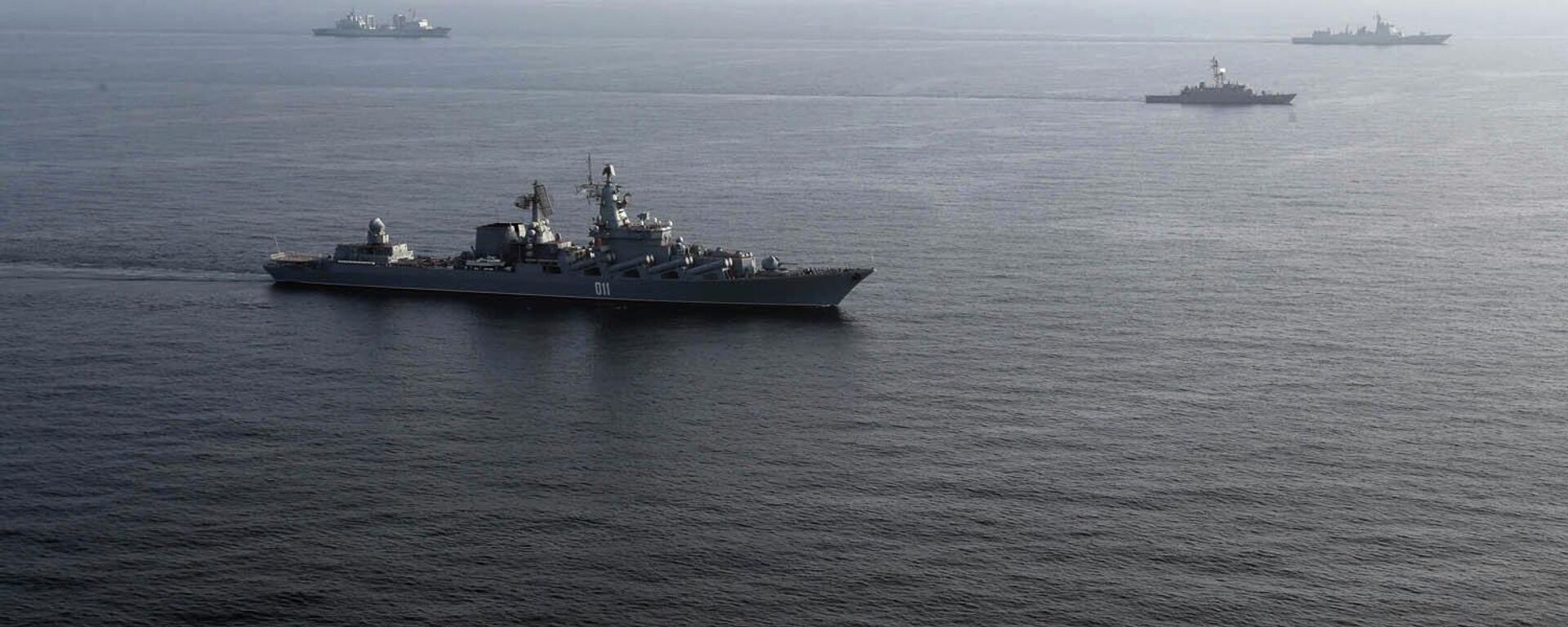 Navios de guerra do Irã acompanhados por barcos da Rússia e da China, durante exercícios conjuntos no oceano Índico em 21 de janeiro de 2022 - Sputnik Brasil, 1920, 16.03.2023