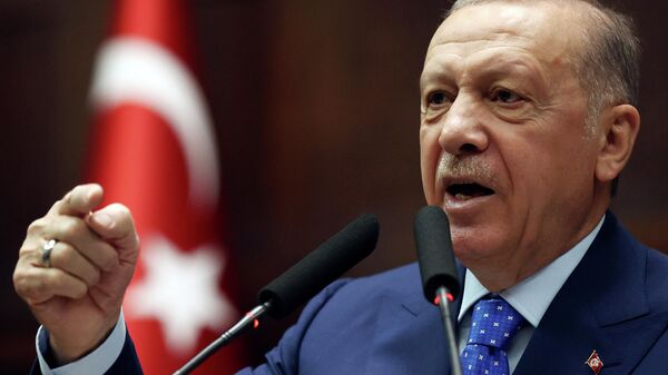 Recep Tayyip Erdogan, presidente turco, dá discurso no Parlamento do país em Ancara, Turquia, 18 de maio de 2022 - Sputnik Brasil
