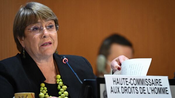 A alta comissária das Nações Unidas para os Direitos Humanos, Michelle Bachelet, discursa na abertura de uma sessão do Conselho de Direitos Humanos da ONU em Genebra, 28 de fevereiro de 2022 - Sputnik Brasil
