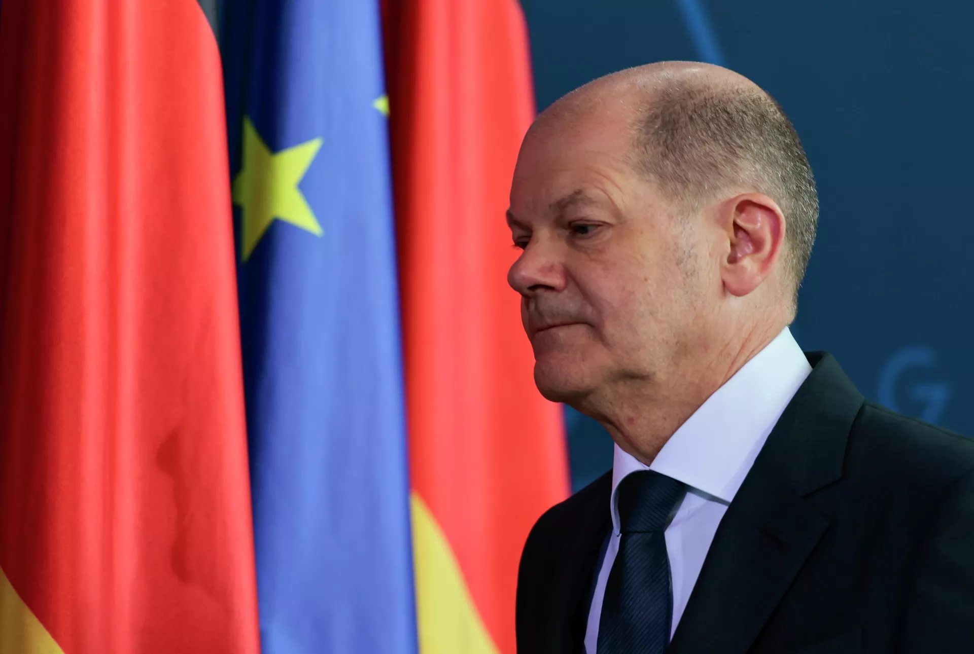 O chanceler alemão, Olaf Scholz, durante coletiva de imprensa em Berlim, 3 de abril de 2022 - Sputnik Brasil, 1920, 15.06.2022
