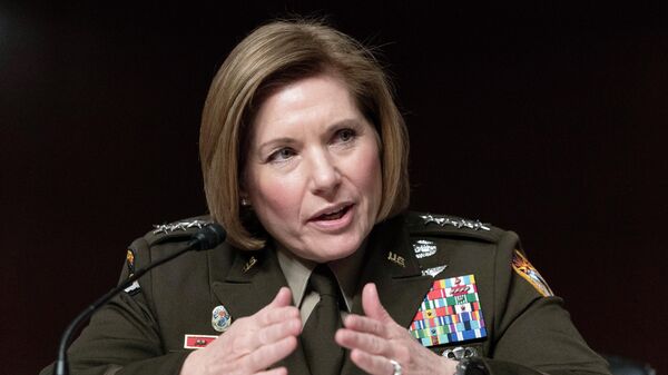 A general norte-americana Laura Richardson, chefe do Comando Sul do Exército dos EUA, fala diante de um comitê Senado, em Washington, 24 de março de 2022 - Sputnik Brasil