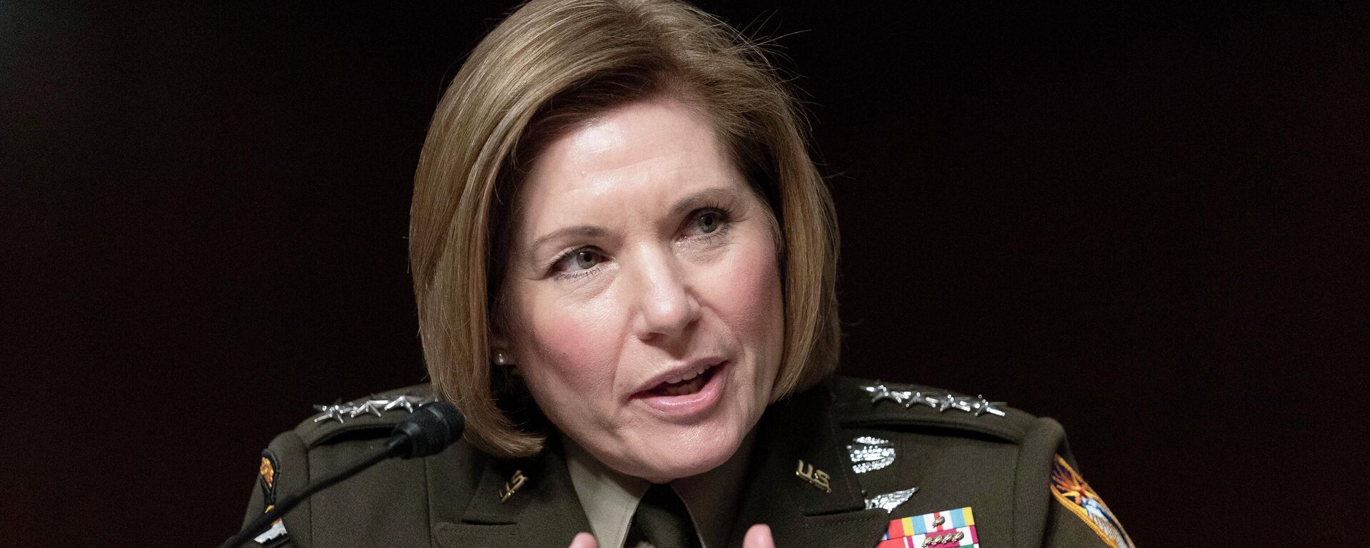 A general norte-americana Laura Richardson, chefe do Comando Sul do Exército dos EUA, fala diante de um comitê Senado, em Washington, 24 de março de 2022 - Sputnik Brasil, 1920, 09.03.2023