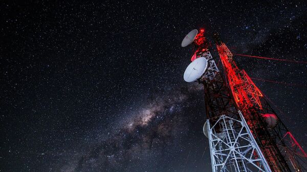 Torre de comunicações por satélite - Sputnik Brasil