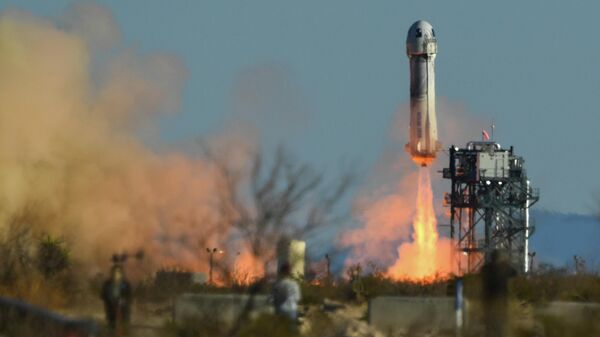 Foguete New Shepard da Blue Origin é lançado do Launch Site One, oeste do Texas, norte de Van Horn, em 31 de março de 2022 - Sputnik Brasil