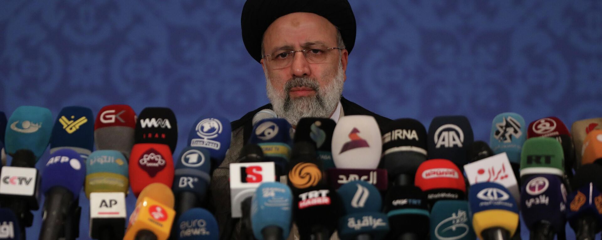 O presidente do Irã, Ebrahim Raisi, concede coletiva de imprensa em Teerã, 21 de junho de 2021 - Sputnik Brasil, 1920, 06.06.2022