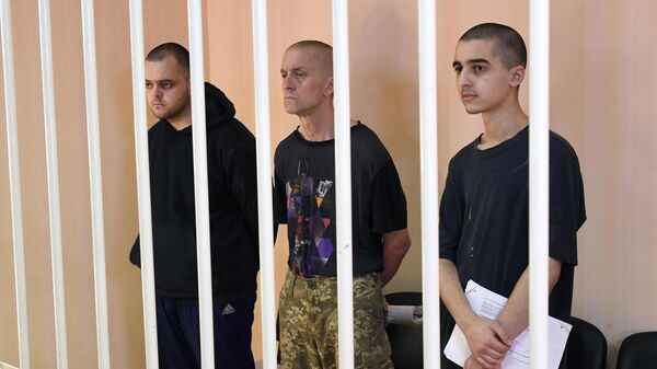 Mercenários estrangeiros Shaun Pinner, Aiden Aslin e Saadoun Bragim no tribunal em Donetsk - Sputnik Brasil