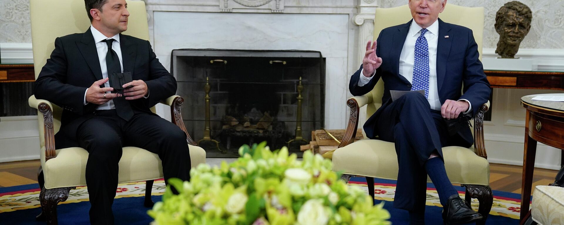 O presidente Joe Biden se encontra com o presidente ucraniano Volodymyr Zelenskyy no Salão Oval da Casa Branca, quarta-feira, 1º de setembro de 2021, em Washington - Sputnik Brasil, 1920, 11.06.2022
