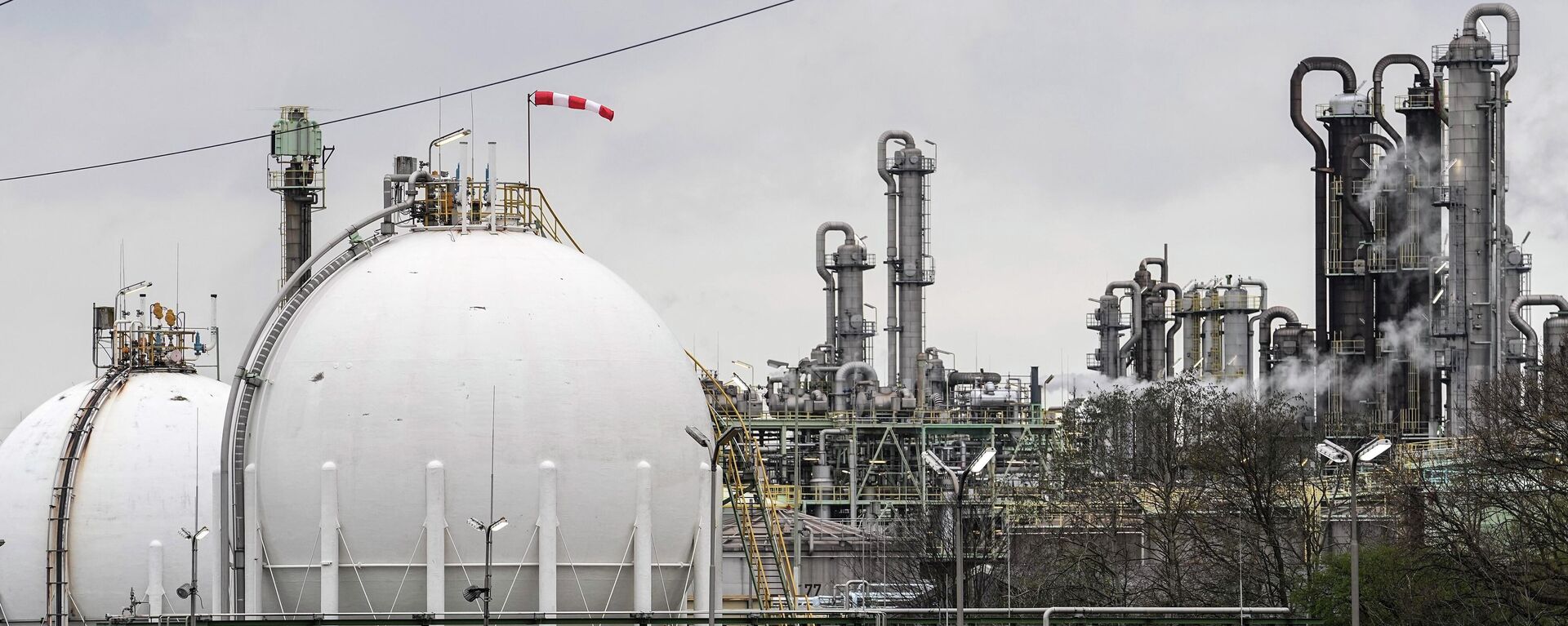 Tanque de gás em planta química em Oberhausen, na Alemanha, em 6 de abril de 2022 - Sputnik Brasil, 1920, 29.09.2022
