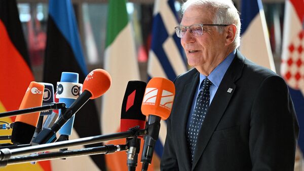 Josep Borrell, chefe das Relações Exteriores da União Europeia, fala à imprensa em Bruxelas, Bélgica, 31 de maio de 2022 - Sputnik Brasil