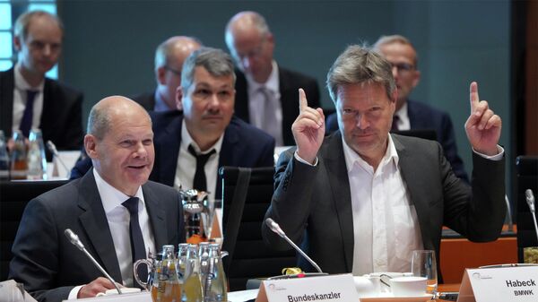 Chanceler da Alemanha, Olaf Scholz, e o ministro da Economia do país, Robert Habeck, na cúpula em Berlim, 14 de junho de 2022 - Sputnik Brasil