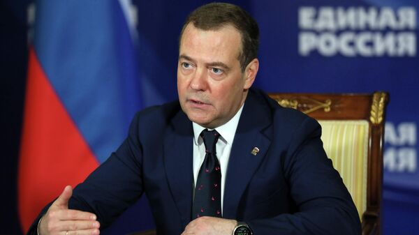 Dmitry Medvedev, presidente do Conselho de Segurança da Rússia, fala em videoconferência do partido Rússia Unida, foto publicada em 1º de junho de 2022 - Sputnik Brasil