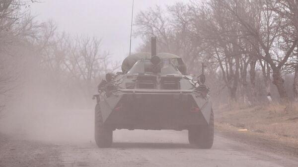 Blindado russo em Nikolaev, na região de Donetsk (foto de arquivo) - Sputnik Brasil