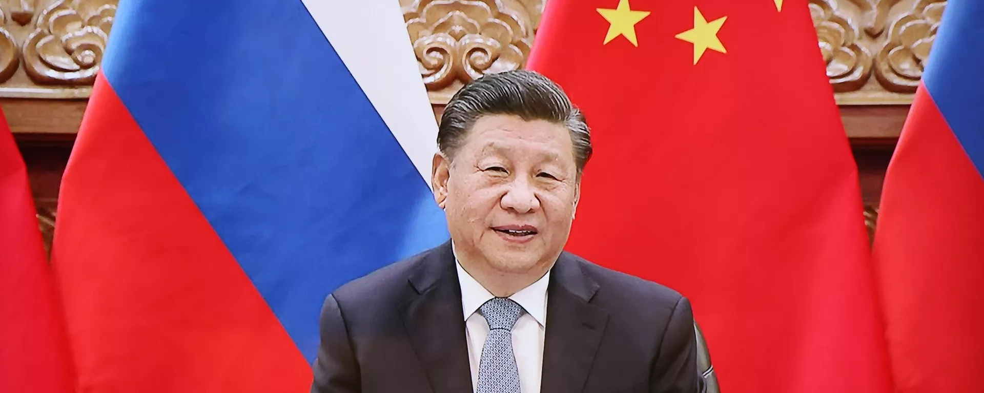 O presidente chinês, Xi Jinping, durante negociações por videoconferência com o presidente russo, Vladimir Putin (fora da foto) - Sputnik Brasil, 1920, 22.06.2022