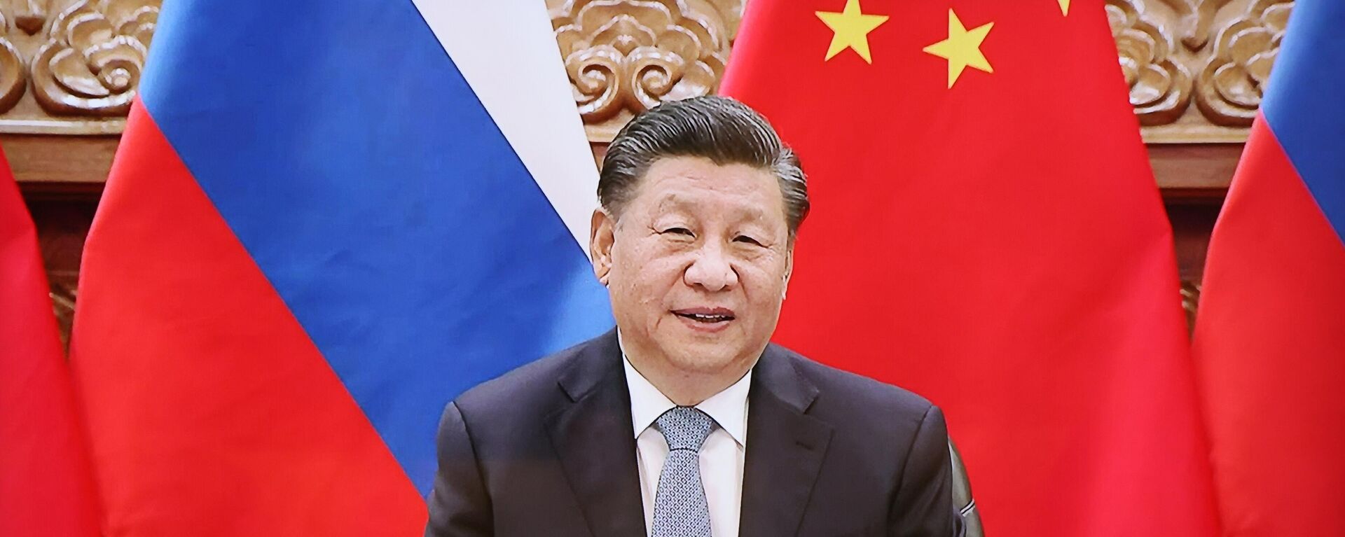 O presidente chinês, Xi Jinping, durante negociações por videoconferência com o presidente russo, Vladimir Putin (fora da foto) - Sputnik Brasil, 1920, 15.09.2022