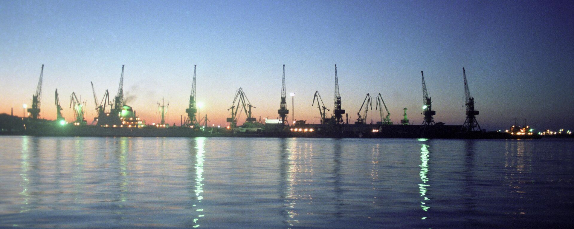 Porto marítimo de Odessa, no noroeste da Crimeia, às margens do mar Negro, em 10 de outubro de 1990 - Sputnik Brasil, 1920, 17.08.2022