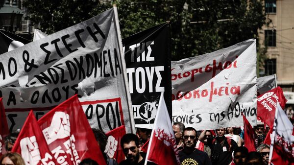 Integrantes e simpatizantes do Partido Comunista Grego em manifestação por ocasião do Dia de Trabalhador, 2019, Atenas, Grécia - Sputnik Brasil