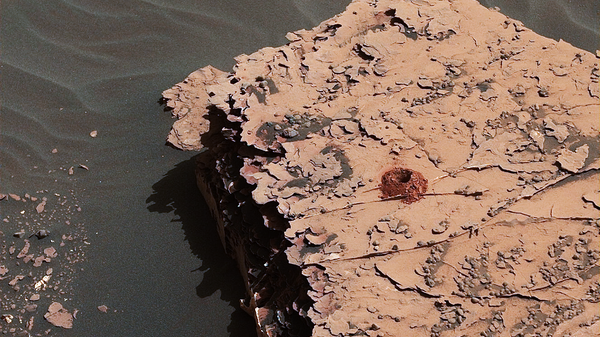 Um buraco de 2 polegadas de profundidade perfurado pelo rover Curiosity da NASA - Sputnik Brasil