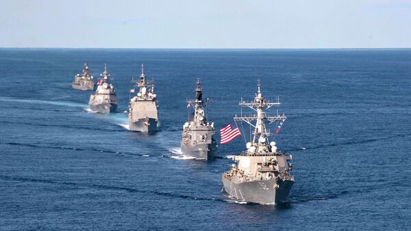 Grupo liderado por porta-aviões USS Ronald Reagan dos EUA, com participação do Japão e do Canadá, durante os exercícios navais Keen Sword 21, no mar das Filipinas, em 26 de outubro de 2020 (foto de arquivo) - Sputnik Brasil