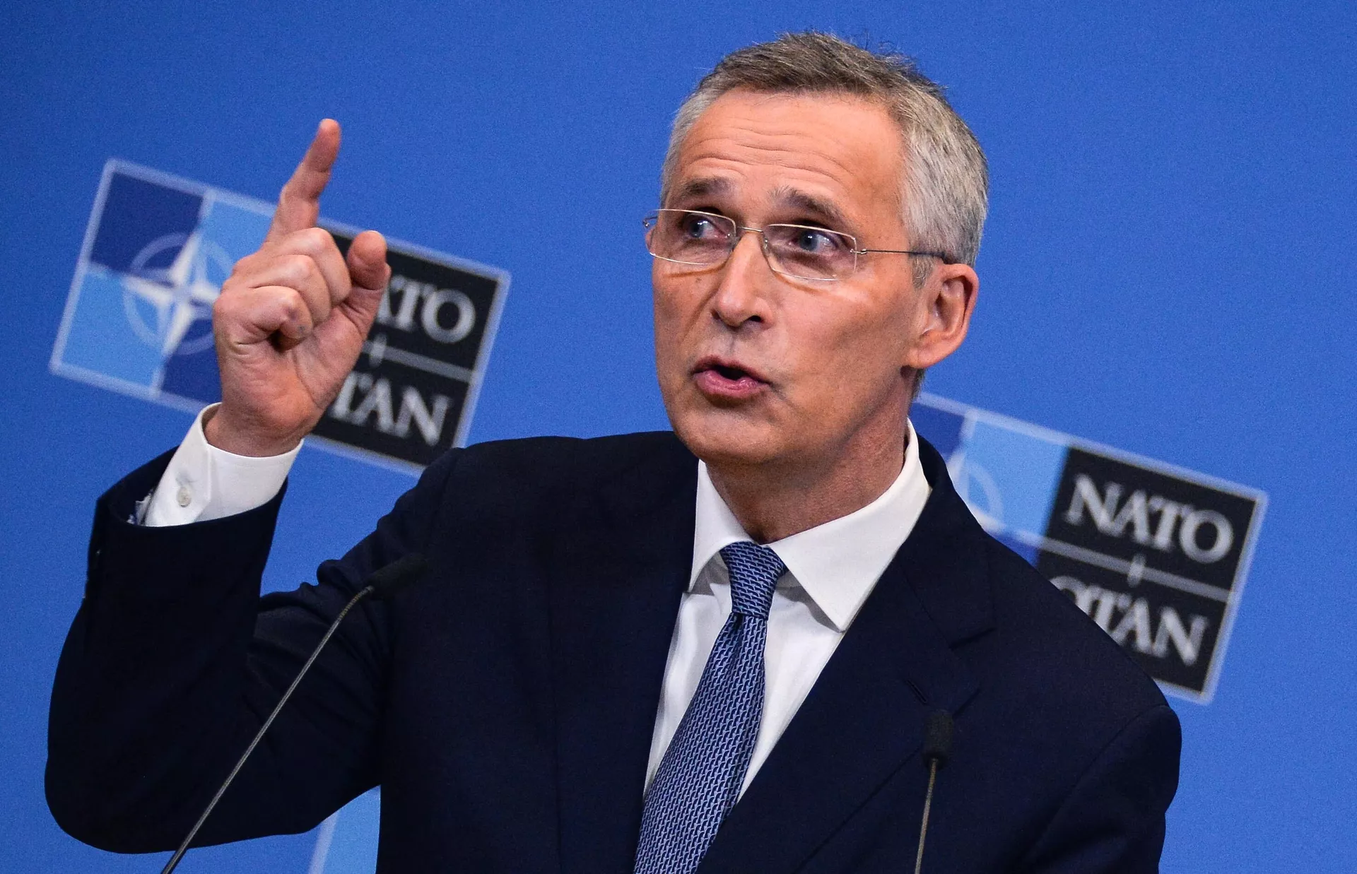 Secretário-geral da OTAN (Organização do Tratado do Atlântico Norte), Jens Stoltenberg, responde a perguntas de jornalistas após reunião do Conselho OTAN-Rússia, em Bruxelas, janeiro de 2022 Secretário-geral da OTAN (Organização do Tratado do Atlântico Norte), Jens Stoltenberg, responde a perguntas de jornalistas após reunião do Conselho OTAN-Rússia, em Bruxelas, janeiro de 2022 - Sputnik Brasil, 1920, 02.07.2022